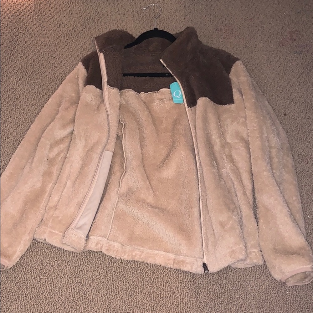 Q Fluffy Cream/Brown Jacket